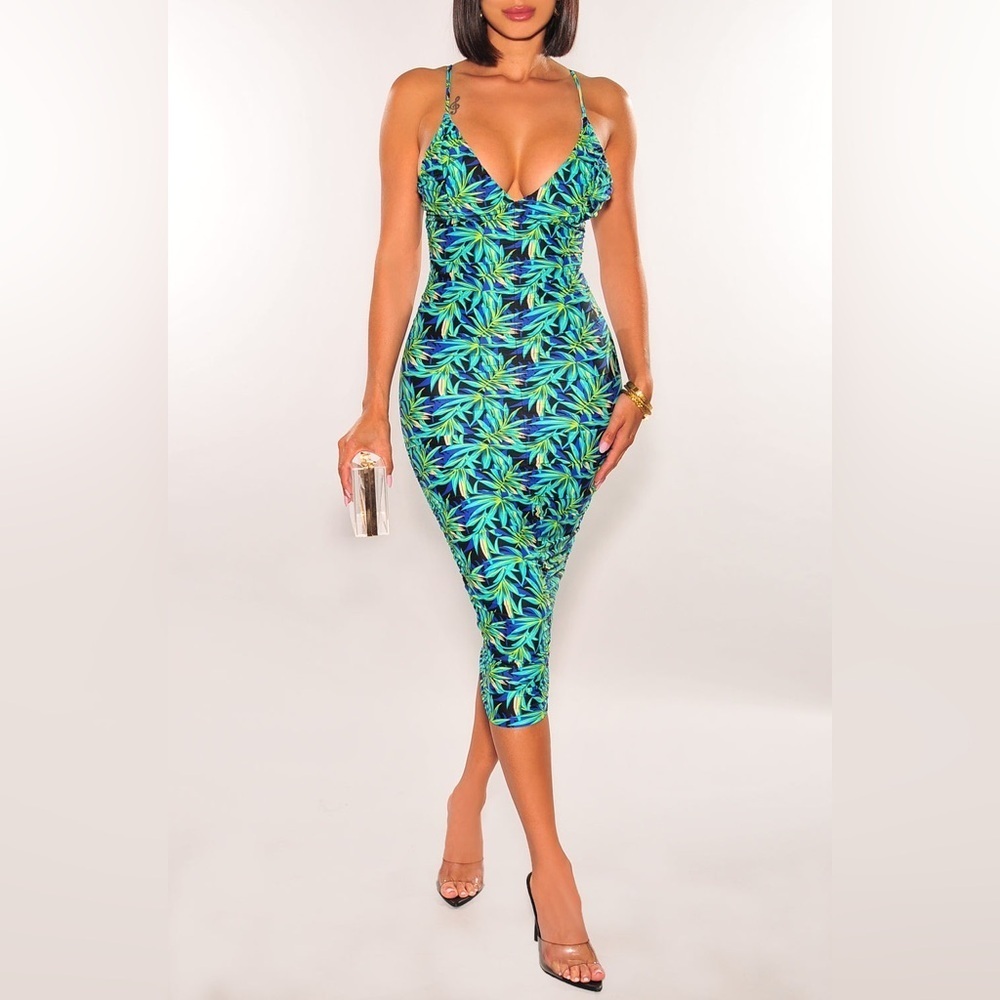 HOT MIAMI STYLES TROPICAL PRINT V NECK
SPAGHETTI STRAPS RUCHED
DRESS